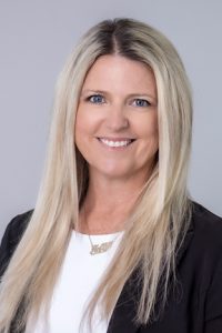 Kelly Randall, miembro del personal - foto