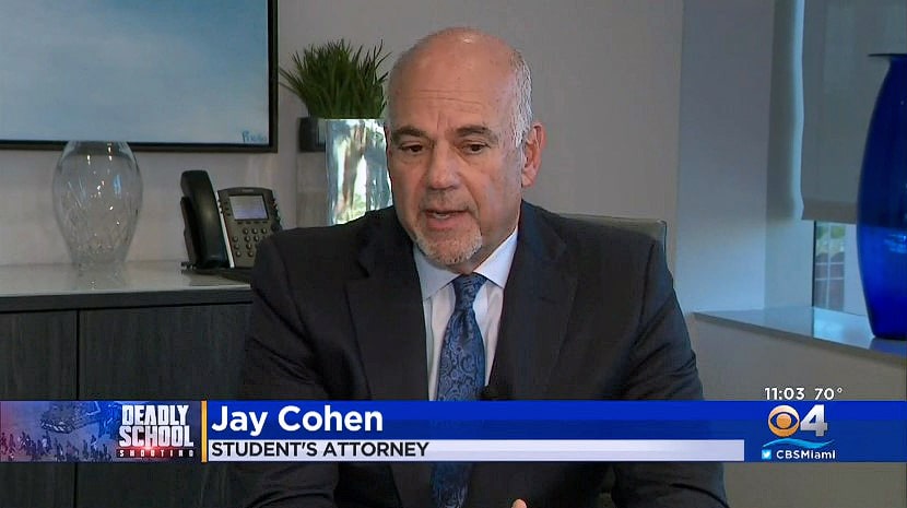 Jay Cohen presenta una petición para una orden de protección en nombre de estudiante de Parkland